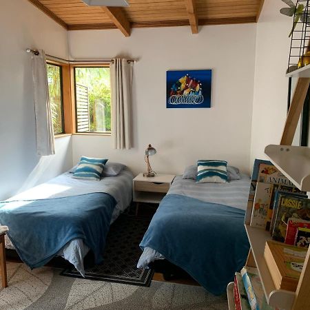 Treetop Hideaway - Taupo Holiday Home מראה חיצוני תמונה