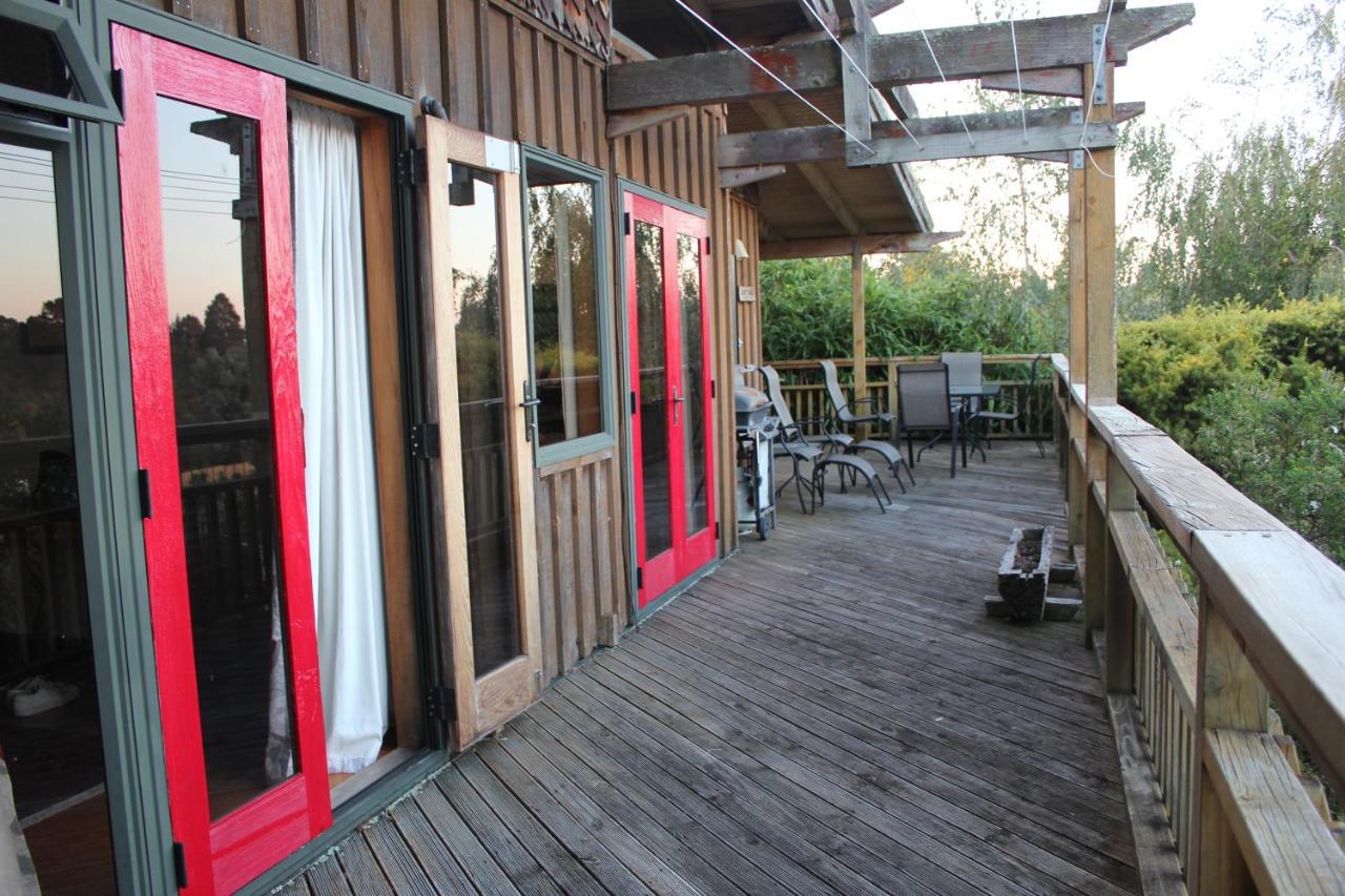 Treetop Hideaway - Taupo Holiday Home מראה חיצוני תמונה