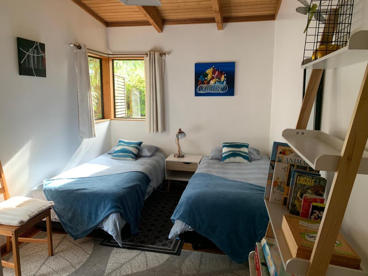 Treetop Hideaway - Taupo Holiday Home מראה חיצוני תמונה
