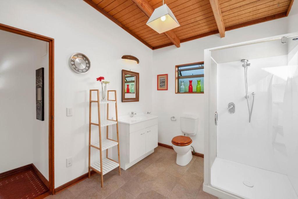 Treetop Hideaway - Taupo Holiday Home מראה חיצוני תמונה