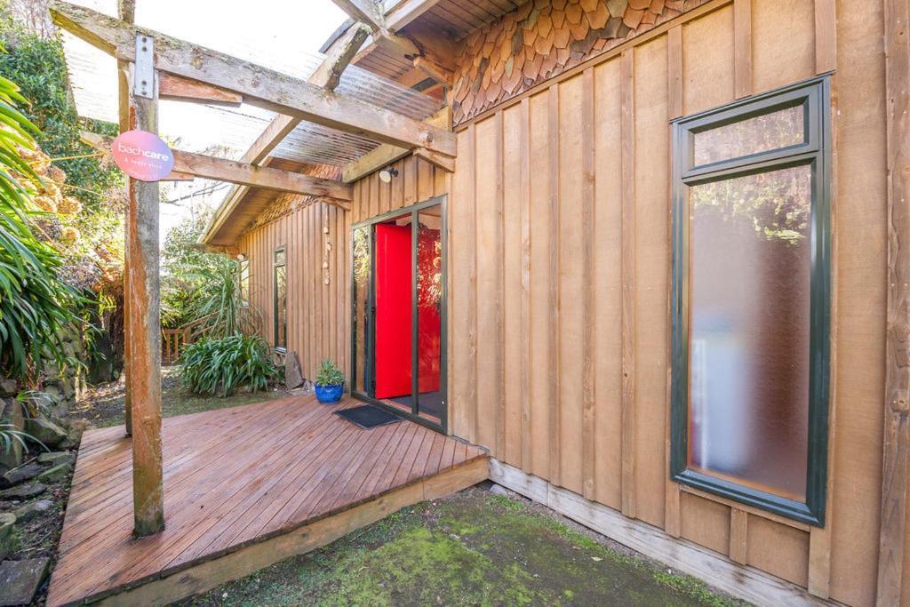 Treetop Hideaway - Taupo Holiday Home מראה חיצוני תמונה